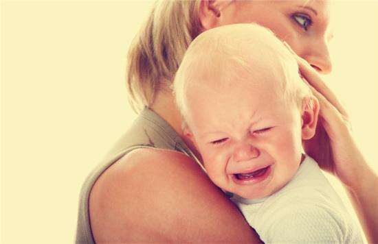 新生儿总是哭闹，教你8个安抚技巧 第3张